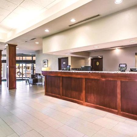 Norwood Inn & Suites Milwaukee Butler Екстериор снимка