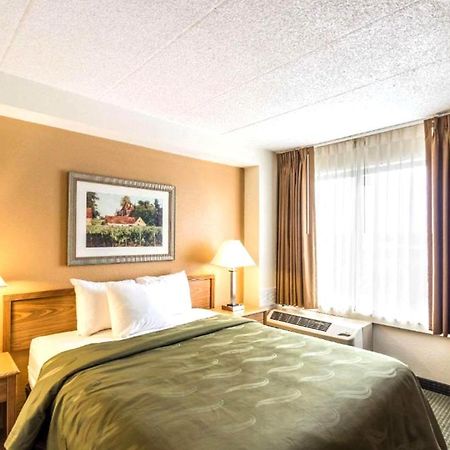 Norwood Inn & Suites Milwaukee Butler Екстериор снимка
