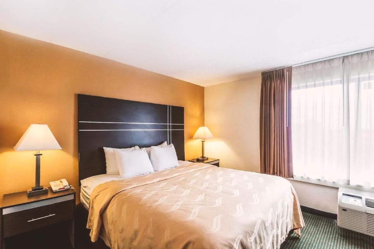 Norwood Inn & Suites Milwaukee Butler Екстериор снимка