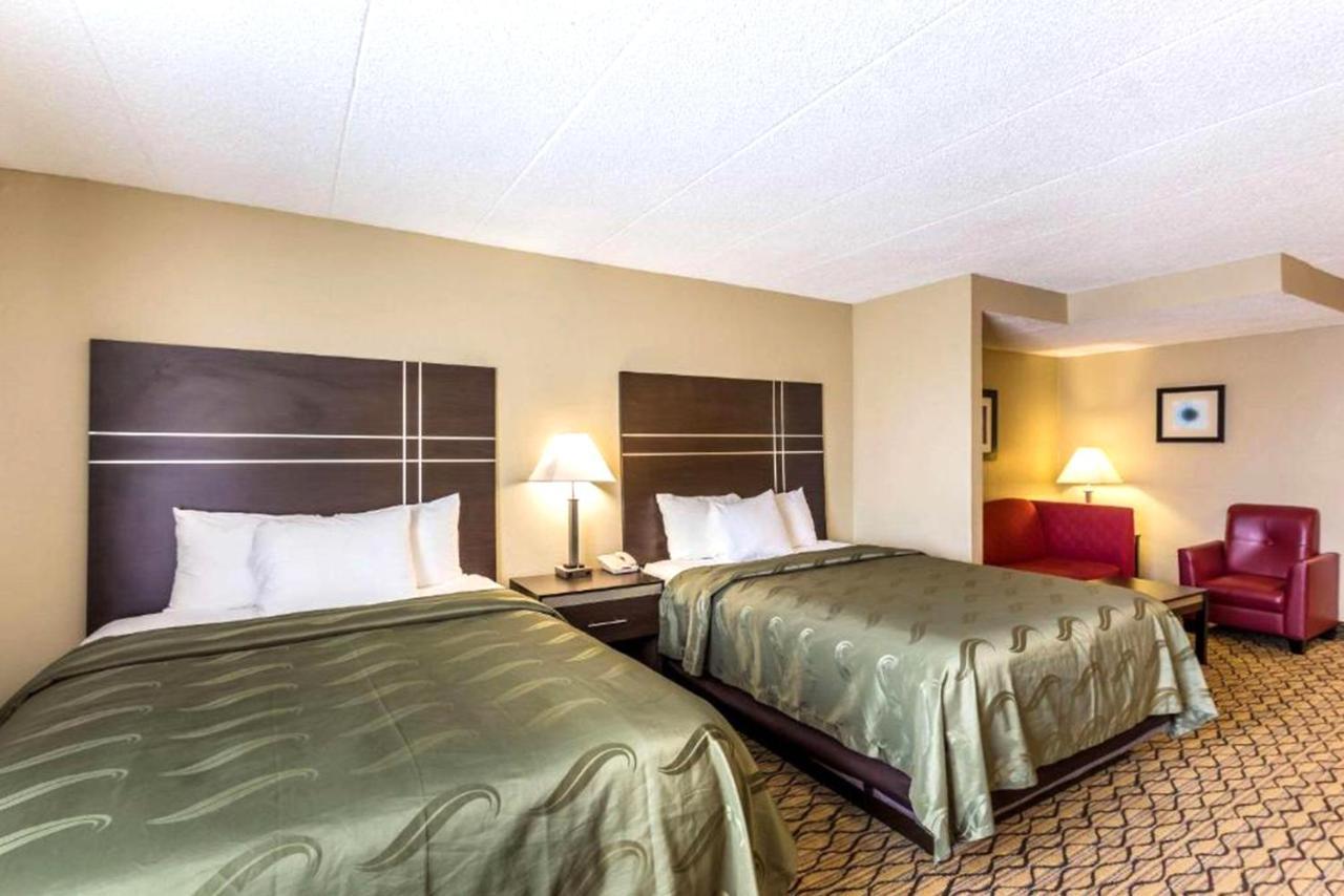 Norwood Inn & Suites Milwaukee Butler Екстериор снимка